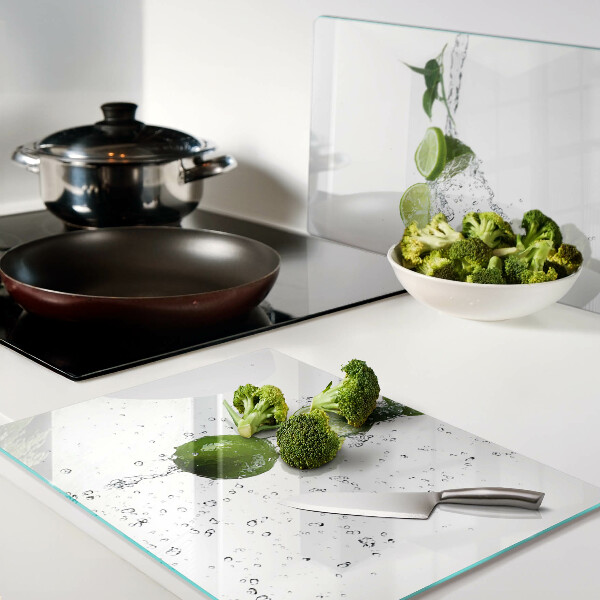 Chopping board Lemons in water