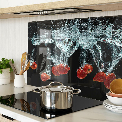 Cutting board Strawberries in water