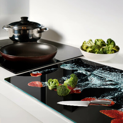 Cutting board Strawberries in water