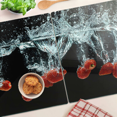Cutting board Strawberries in water