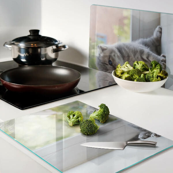 Glass chopping board A kitten on the windowsill