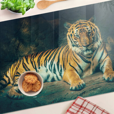 Glass cutting board A tiger lying on the rocks