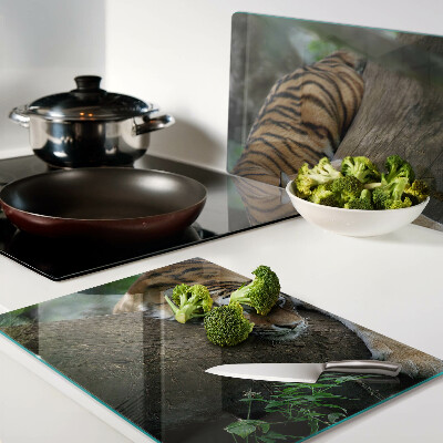 Chopping board Tiger on a tree trunk