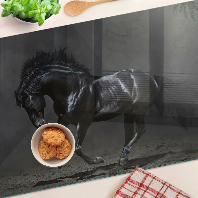 Chopping board glass A dark horse in motion