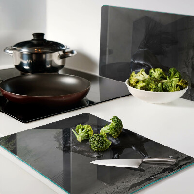 Chopping board glass A dark horse in motion