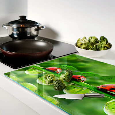Chopping board Ladybugs on leaves with water drops