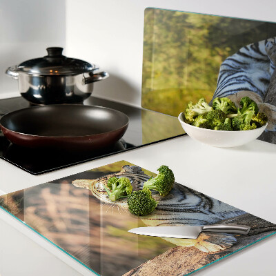 Chopping board glass Tiger against the background of nature