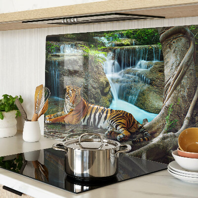 Glass kitchen board Tiger in its natural habitat