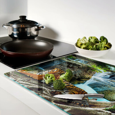 Glass kitchen board Tiger in its natural habitat