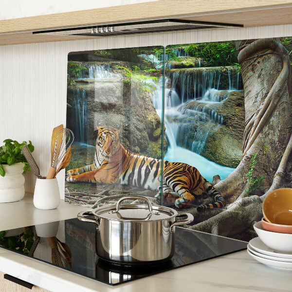 Glass kitchen board Tiger in its natural habitat