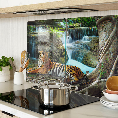 Glass kitchen board Tiger in its natural habitat