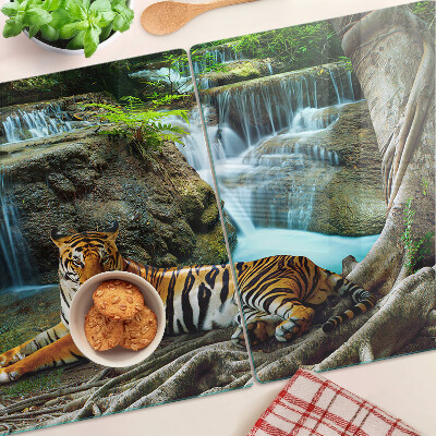 Glass kitchen board Tiger in its natural habitat