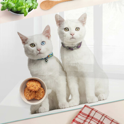 Glass cutting board White cats with different colored eyes