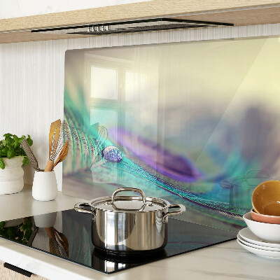 Glass cutting board A drop on a leaf
