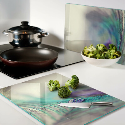 Glass cutting board A drop on a leaf