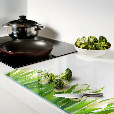 Cutting board Tulips in the green grass