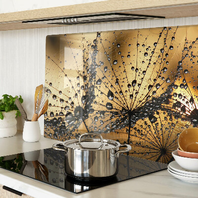 Glass cutting board Water drops on the leaves