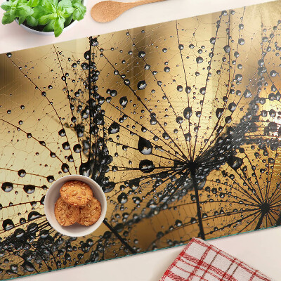 Glass cutting board Water drops on the leaves