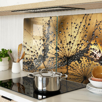 Glass cutting board Water drops on the leaves