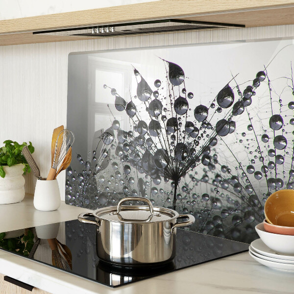Chopping board Water drops on plants