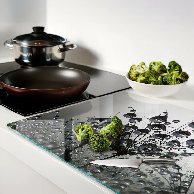 Chopping board Water drops on plants