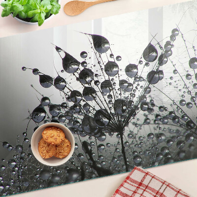 Chopping board Water drops on plants