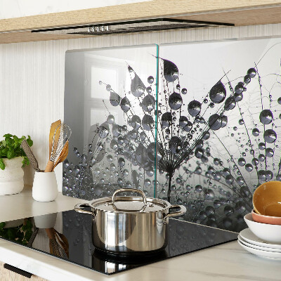 Chopping board Water drops on plants