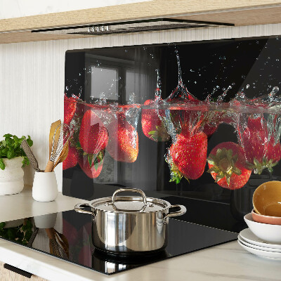 Cutting board Strawberries in water