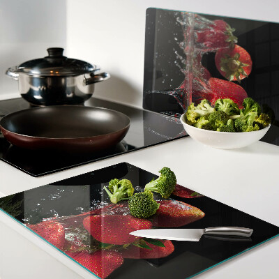 Cutting board Strawberries in water