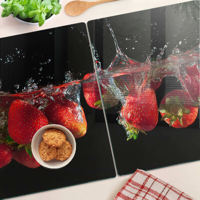 Cutting board Strawberries in water
