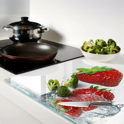 Chopping board glass Strawberries in water