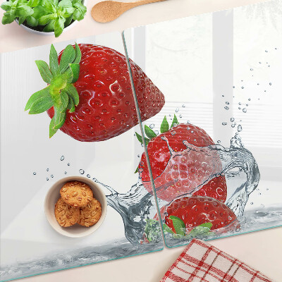 Chopping board glass Strawberries in water