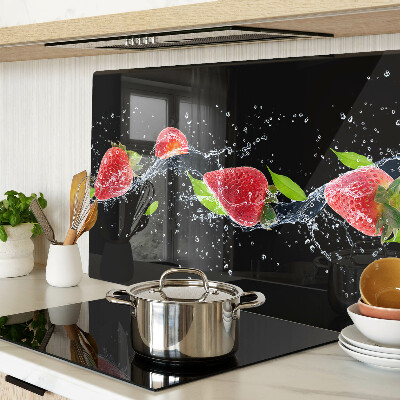 Chopping board Strawberries in water