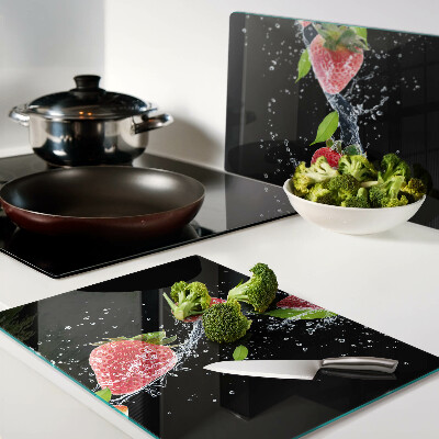 Chopping board Strawberries in water