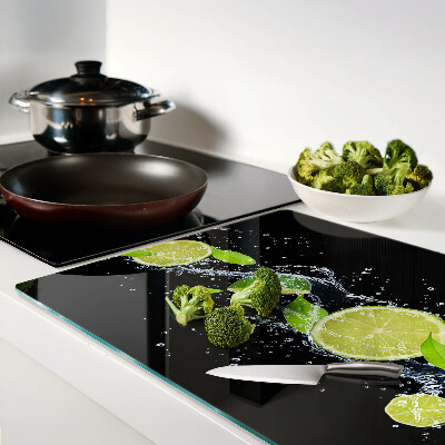 Chopping board glass Lemons in water with mint leaves