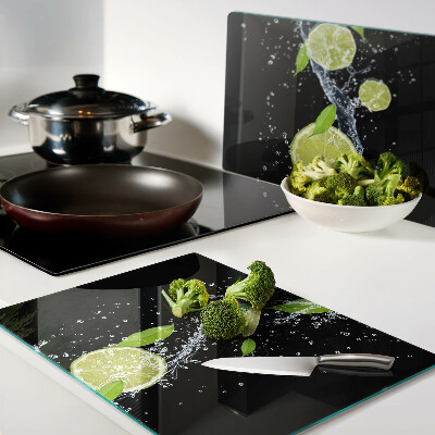 Chopping board glass Lemons in water with mint leaves