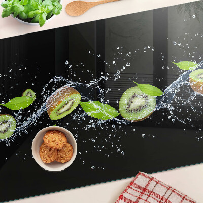 Cutting board Kiwi in water with leaves