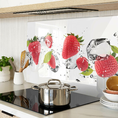 Chopping board glass Strawberries with ice