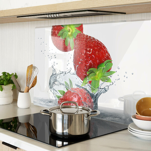 Chopping board glass Strawberries in water