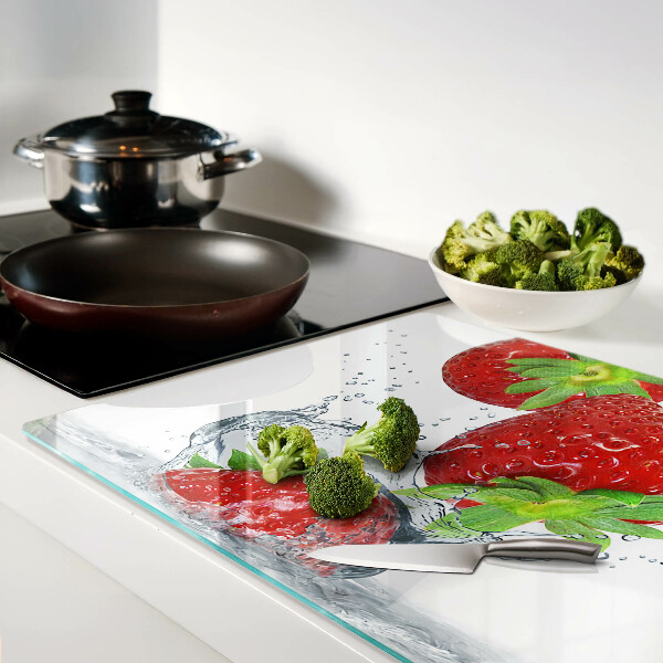 Chopping board glass Strawberries in water