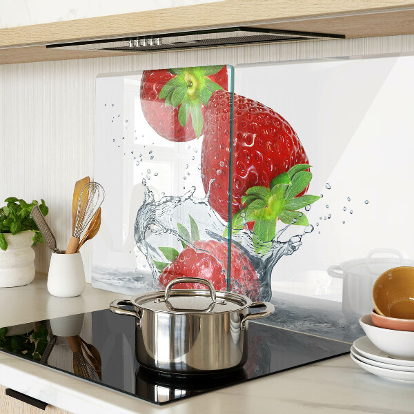 Chopping board glass Strawberries in water