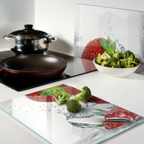 Chopping board glass Strawberries in water