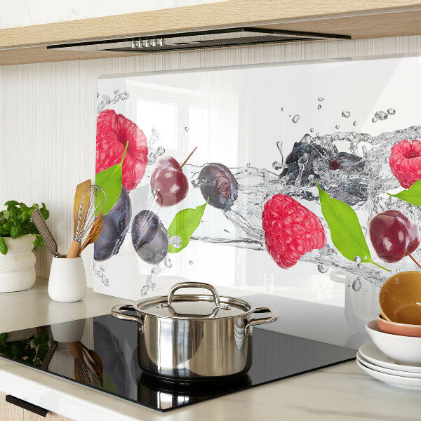 Glass chopping board Fruit in water