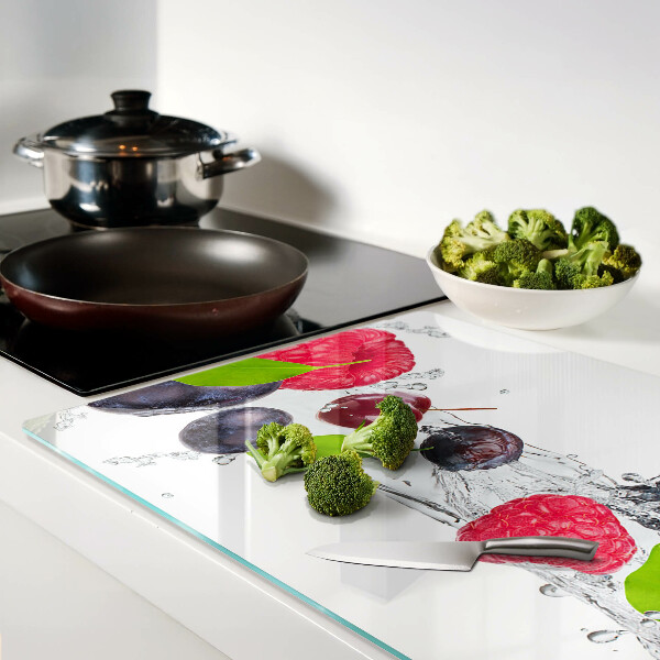 Glass chopping board Fruit in water