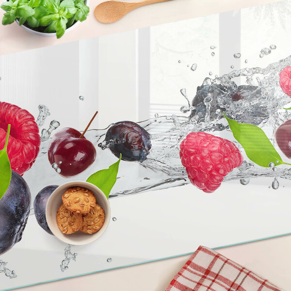 Glass chopping board Fruit in water