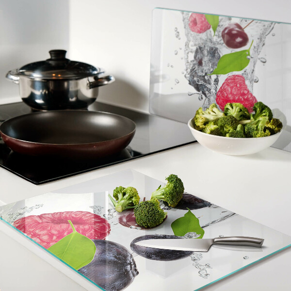 Glass chopping board Fruit in water