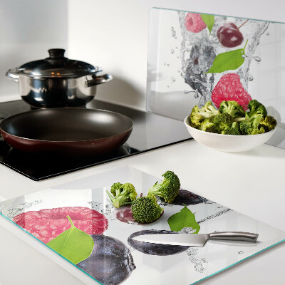 Glass chopping board Fruit in water