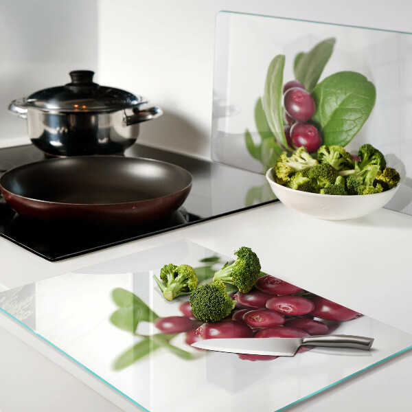 Glass chopping board Cranberries with leaves
