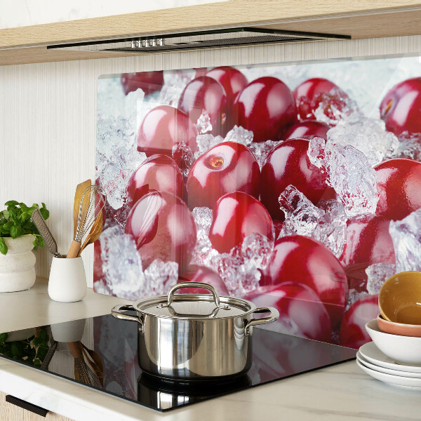 Chopping board glass Red grapes on ice
