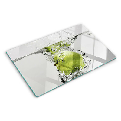 Cutting board Green apple in water
